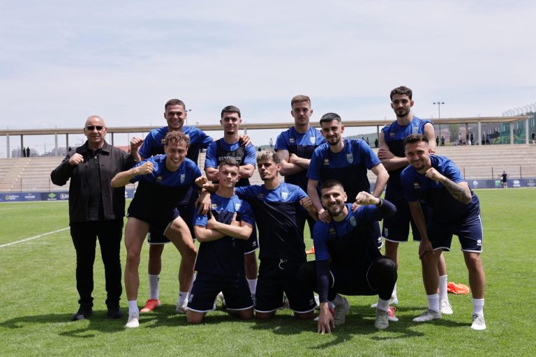 Presidenti I FFK-së, Agim Ademi viziton ekipin kombëtar të Kosovës: I përgëzoj futbollistët për angazhimin